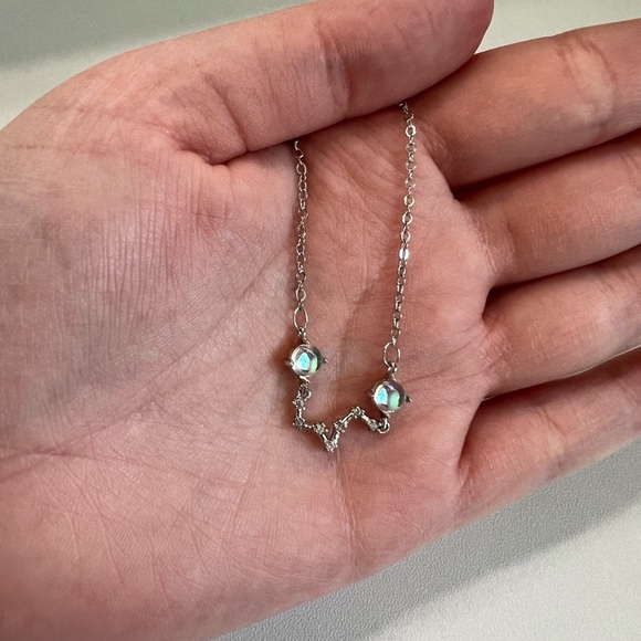 Elegant Silver Necklace - Picture 4 of 5